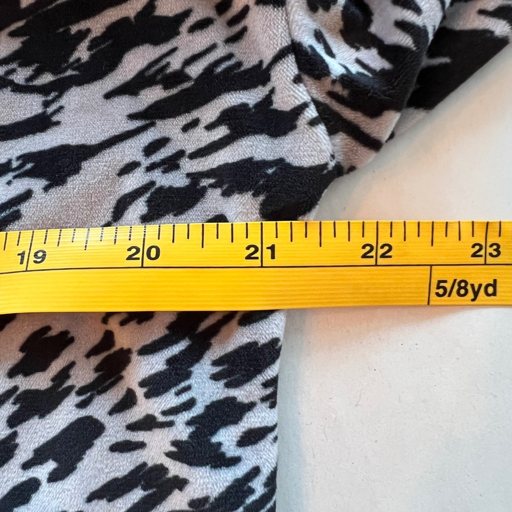Lularoe Bethany Cozy Collection Lounge Set Size M Animal Print Hoodie Crop Pants - Picture 12 of 16
